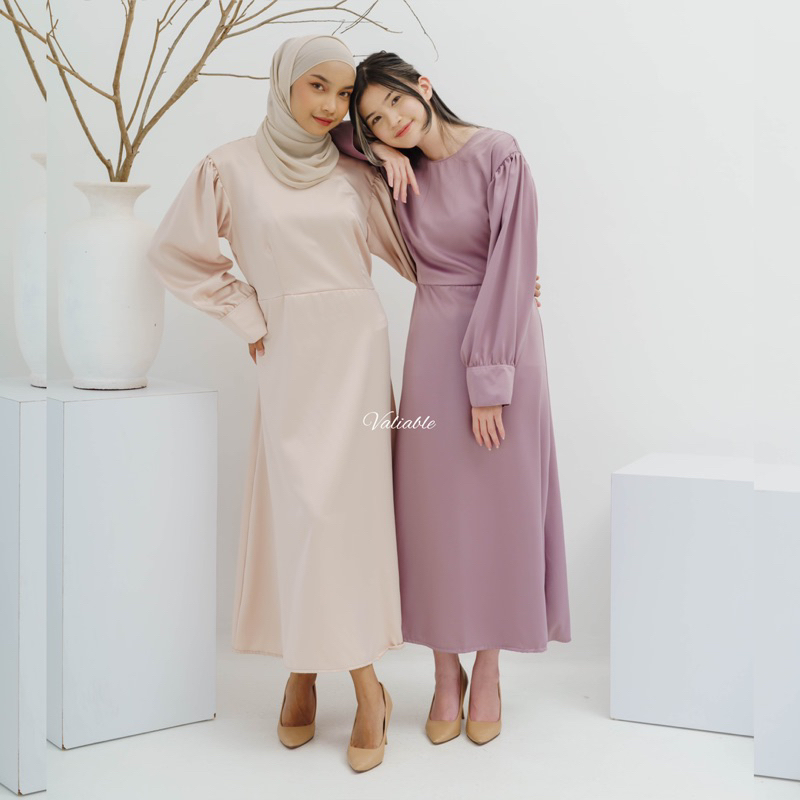 Taleetha Satin Maxy Dress Valiable