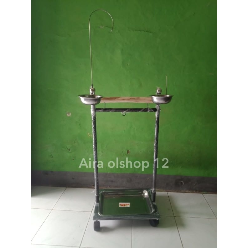 tangkringan besi burung kakatua