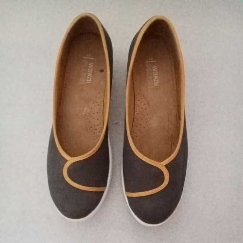 WAKAI plush original authentic with box sepatu sneakers wedges wanita preloved