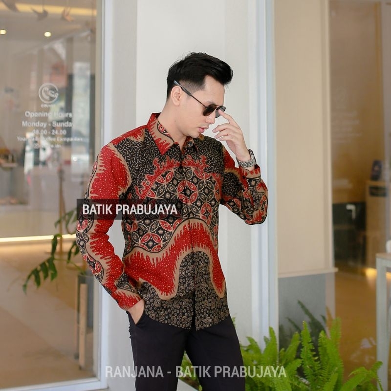 RANJANA Kemeja Batik Pria Slimfit Modern Premium Lengan Panjang Terbaru Anak Muda - Baju Hem Batik Pria Merah Maroon Cowok Kondangan Pesta Kerja