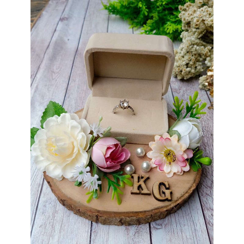 ring box / kotak cincin beludru bunga