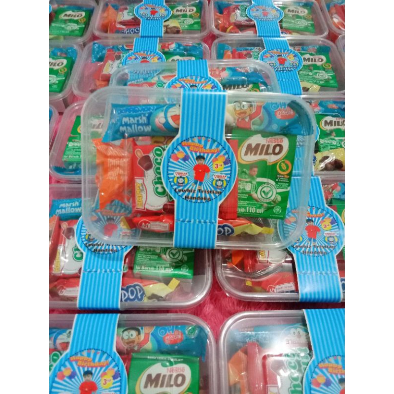 

Snack Ulang Tahun Box