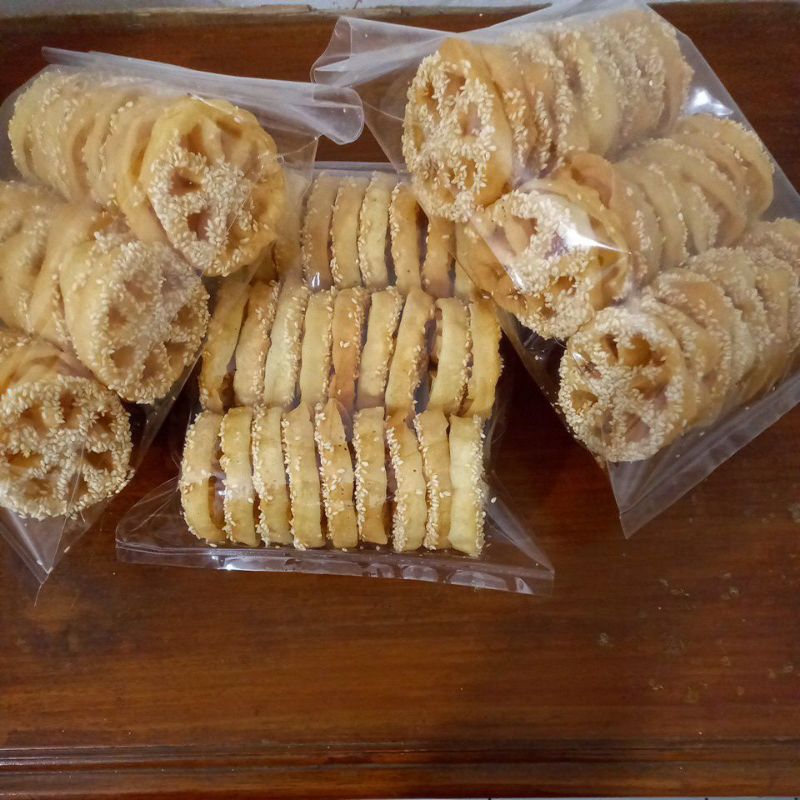 

kembang goyang full wijen