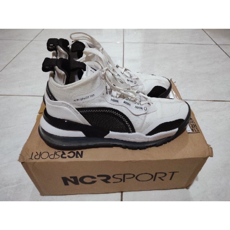 100% ORIGINAL Basketball shoes Air Jordan Aerospace 720 baru dipakai 2x ukuran sepatu 45