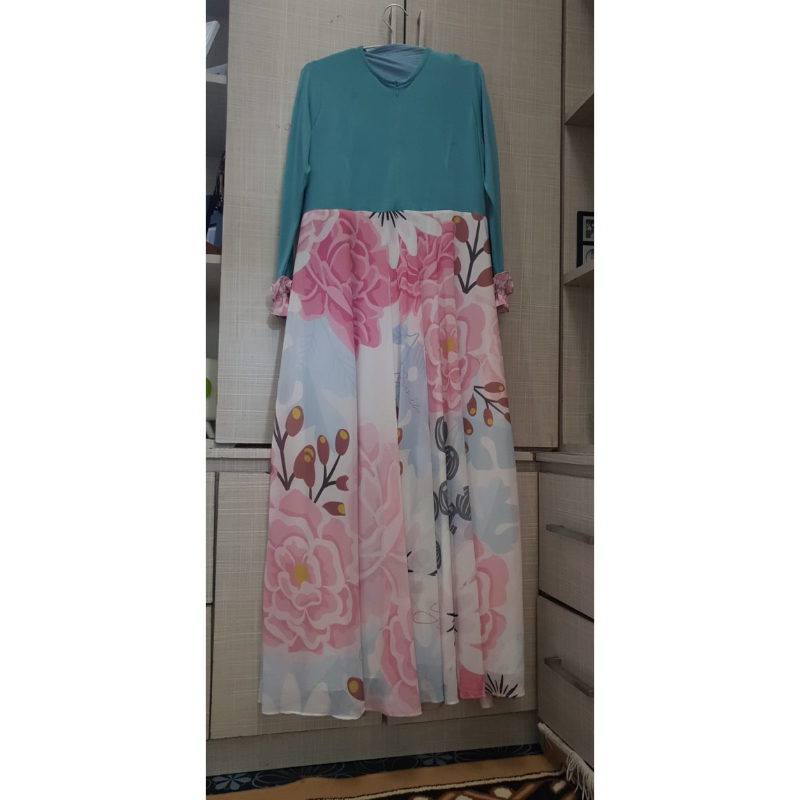 PRELOVED Gamis Yunia Syar’i Satu Set Khimar Panjang