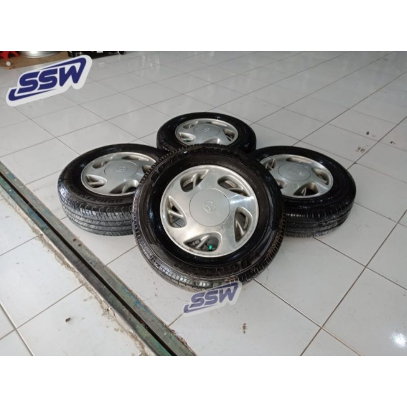 velg bekas copotan mobil kijang LGX R14 baut 4x114 + ban