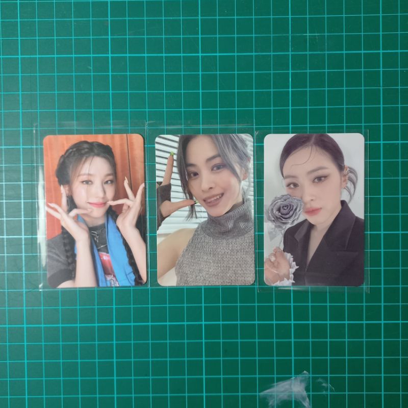 Photocard PC itzy yeji ryujin checkmate,cheshire official