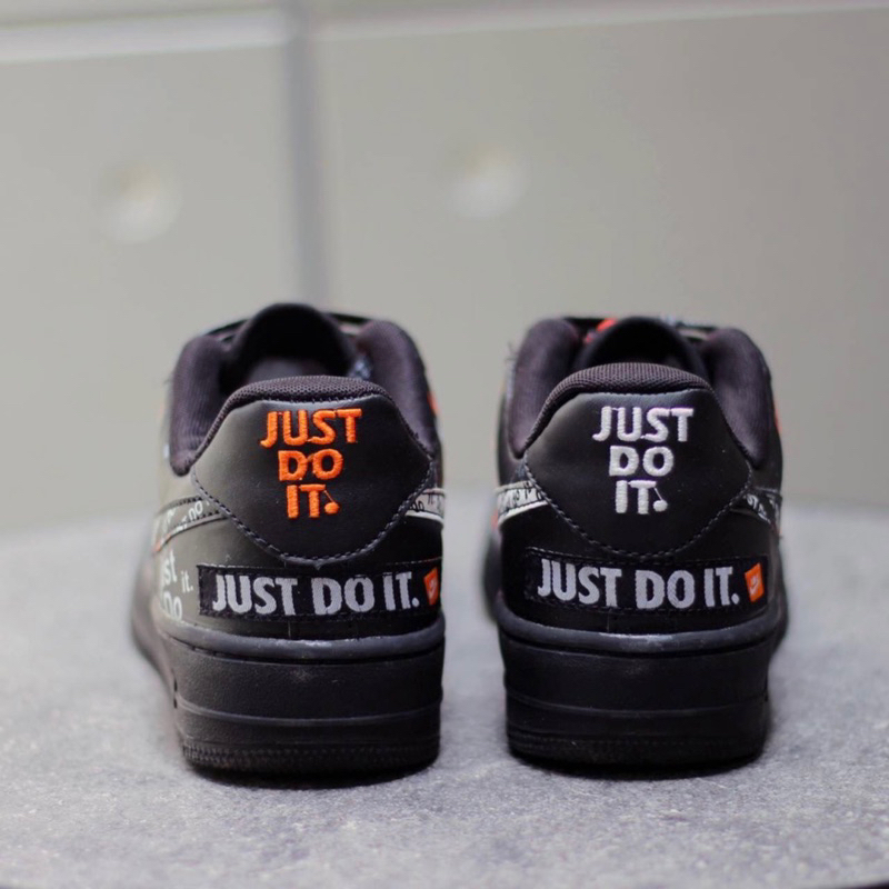 SEPATU HITAM PRIA DAN WANITA NK3 A!R FORC3 1 JUST DO IT SNEAKERS KASUAL GAYA MASA KINI TERLARIS BUAT SEPATU TONGRONGAN ANTI SLIP ANTI LICIN KELUARAN TERBARU