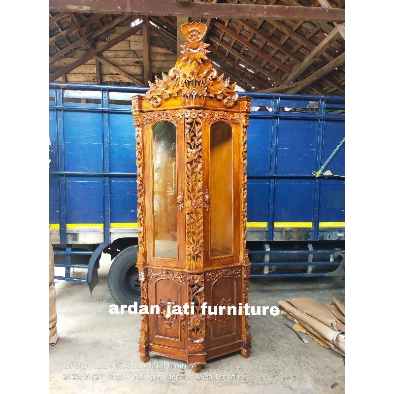 Lemari hias pojok shima ukir jepara