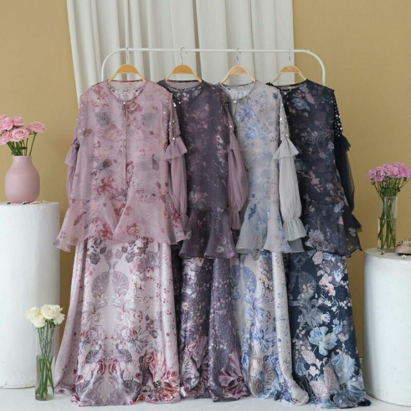 IRIS SIGNATURE RAYA DRESS by Vanilla Hijab / Dress Vanilla Hijab Iris Collection