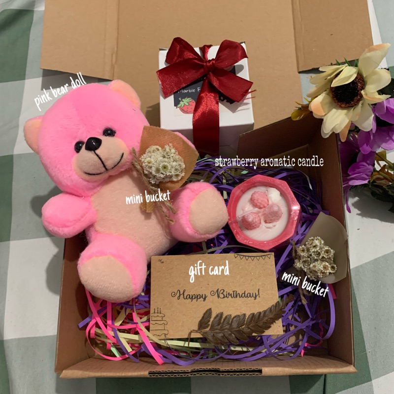 

GIFT BOX KADO ULANG TAHUN / PERNIKAHAN / WISUDA GRADUATION / HAMPERS GIFT BOX / LILIN AROMATERAPI / KADO LUCU KEKINIAN