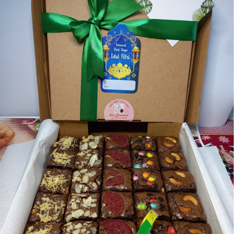 

Hampers idul Fitri/Buka Puasa Fudgy Brownies Sekat 20CM FREE Pita+Card