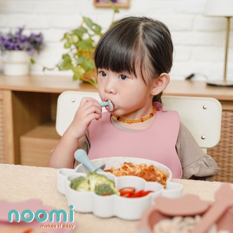 Noomi  First Spoon &amp; Fork / Sendok silicone premium