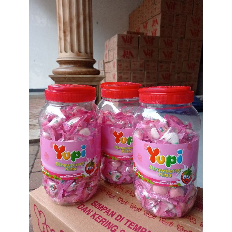 

Permen Yupi Strawberyy Kis Jar 300g Toples Roti Lebaran Enak Lezat Terlaris Besseller