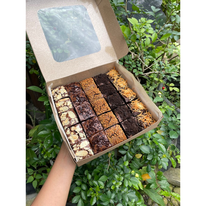 

Fudgy Brownies isi 25 by Brownies Manies