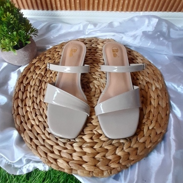 Sandal heels wanita hak tahu 3 cm tali gesper ban 1 HB-15K