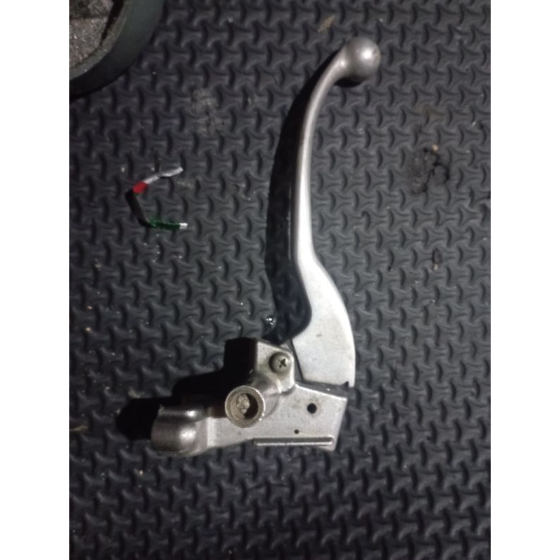 dudukan handle kiri + handle scoopy karbu pnp scoopy F1 k16 original
