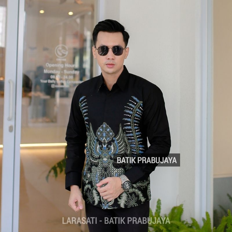 LARASATI Kemeja Batik Pria Modern Slimfit Premium Dewasa Lengan Panjang Full Furing - Baju Hem Batik Pria Slim fit Hitam Cowok Kondangan Pesta Kerja