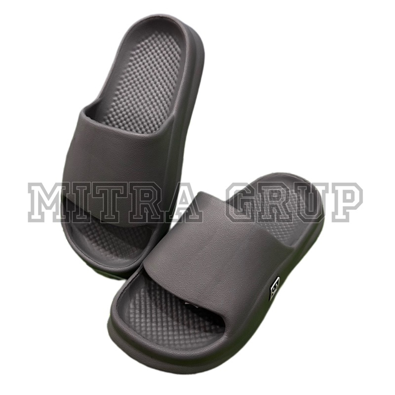 SMILE Sandal Selop Full Karet / Sandal Slide Pria Casual / Sandal Distro Keren anti air dan Lentur