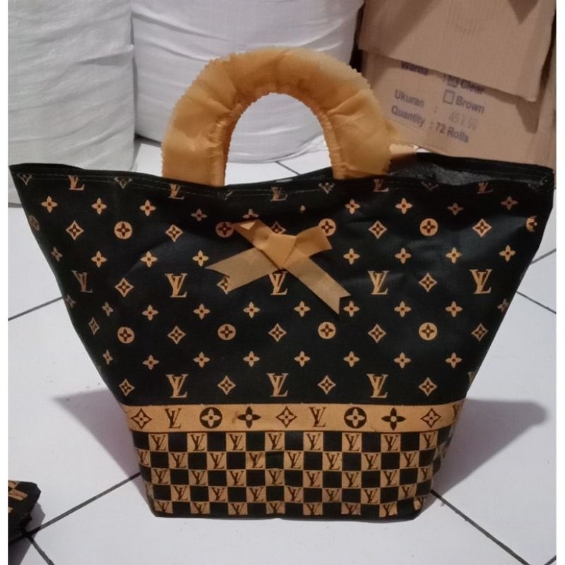Tas Hajatan motif GUCCI & LV uk. 22x22x30