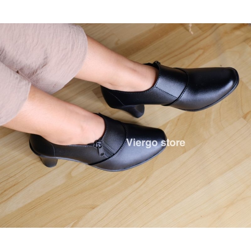 Sepatu Pantofel Wanita Formal Resleting