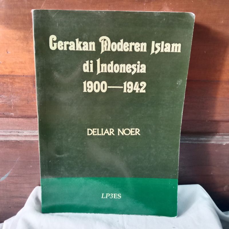 GERAKAN MODEREN ISLAM DI INDONESIA 1900 - 1942 OLEH DELIAR NOER