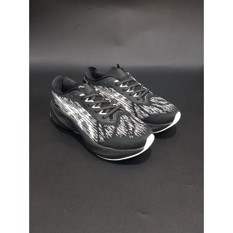 sepatu runing nova blast3