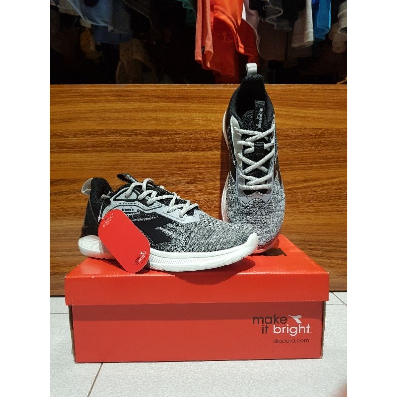 DIADORA FINLEY BLACK