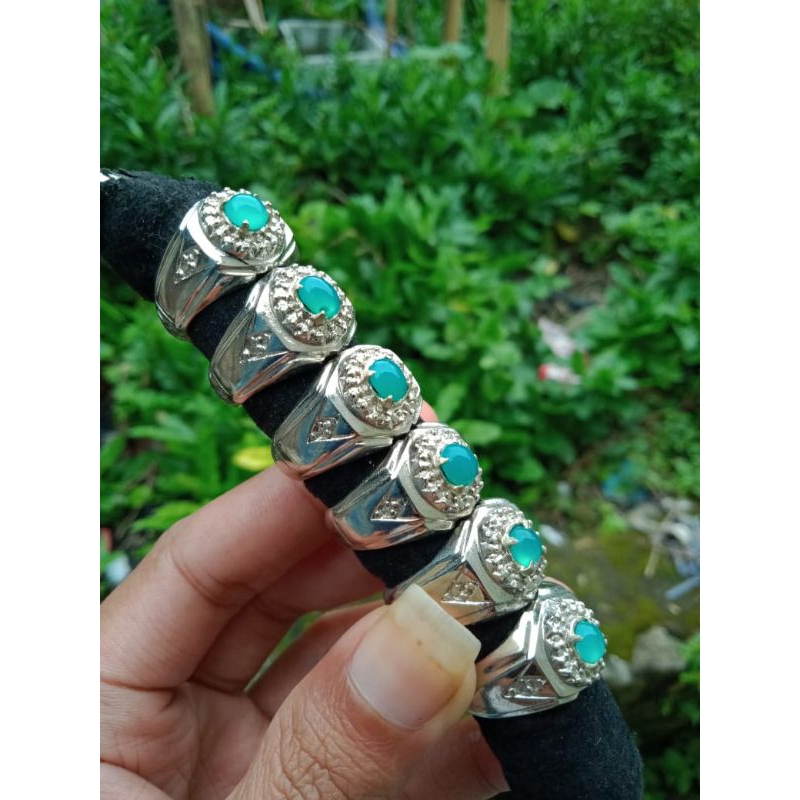 Bacan Minion Kristal giwang biru