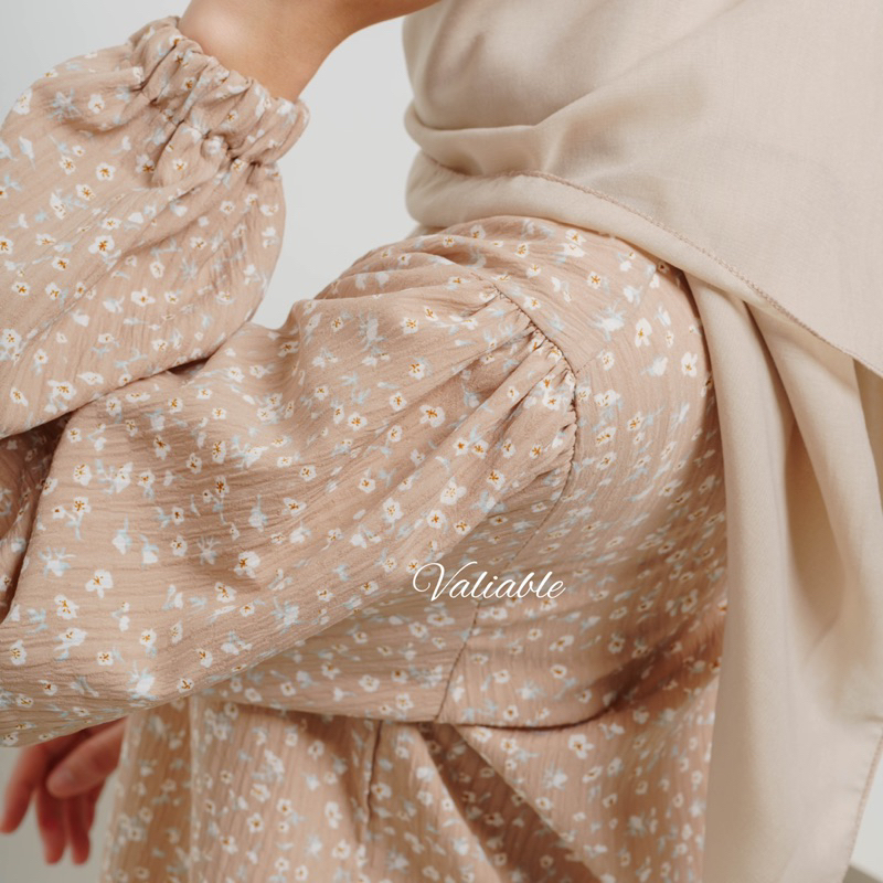 Alicia Floral Pattern Blouse Valiable