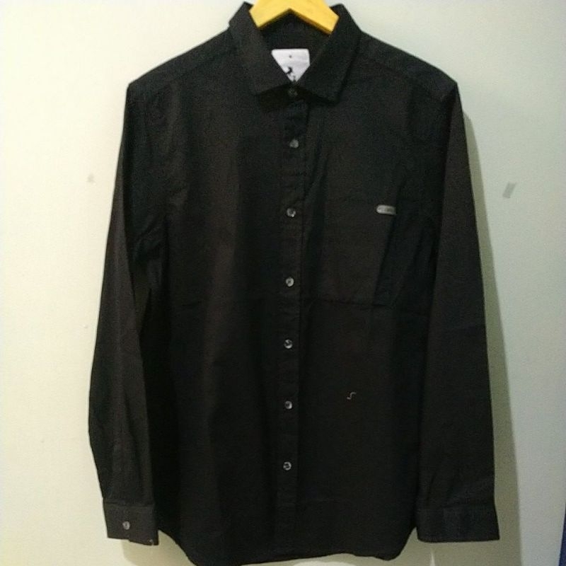 KLLR383 OB KEMEJA LENGAN PANJANG REGULER FIT WARNA HITAM LOIS ORIGINAL