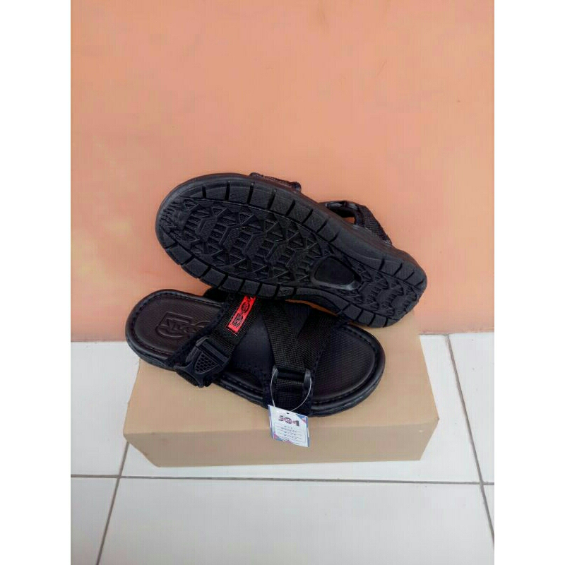 sandal santai cowok wrn hitam uk 39-42 kuwat awet dan tahan lama