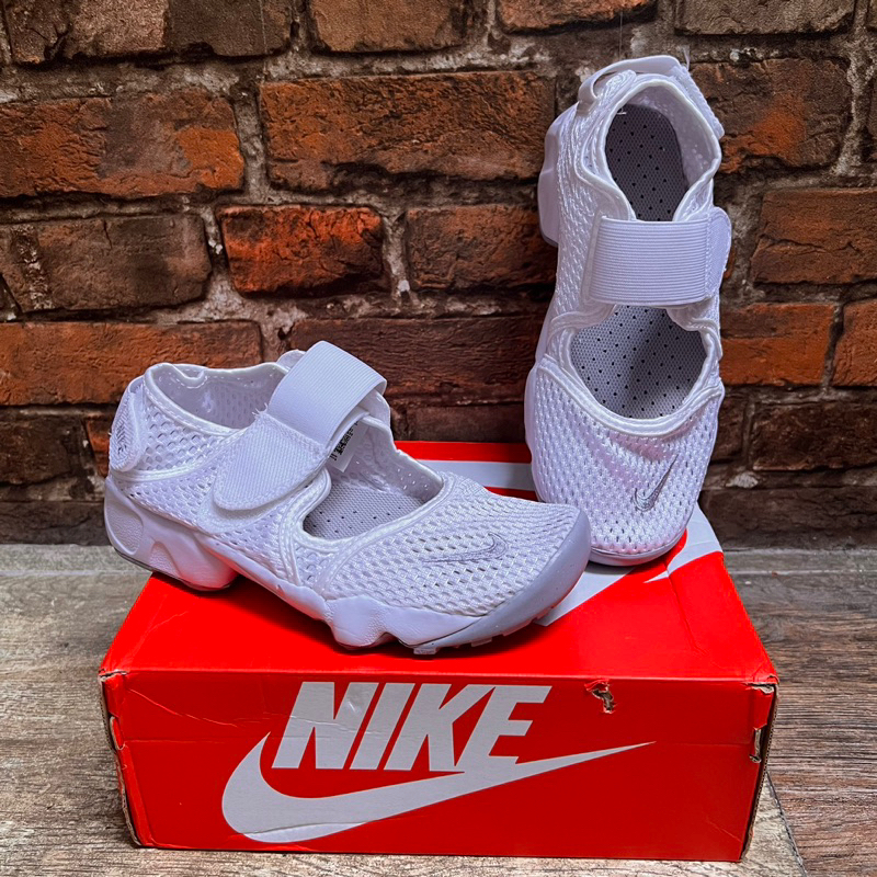 Nike Rift White Wolf Grey size 6 (New in Box)