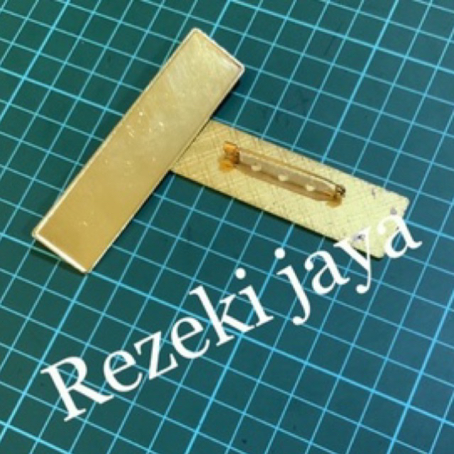 

Papan Nama Dada Bahan Plat Name Tag Kuningan Tebal 2mm PENITI 2cm x 8cm Satuan Kwalitas PREMIUM