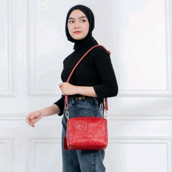 TAS SELEMPANG WANITA KULIT SAPI ASLI EMBOS BATIK MINI QUEEN / FREE GRAVIR NAMA