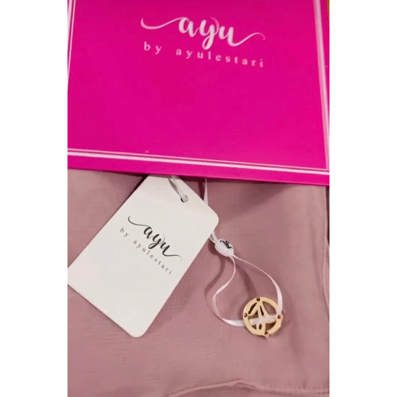 Moira Plain Square by AyuLestari