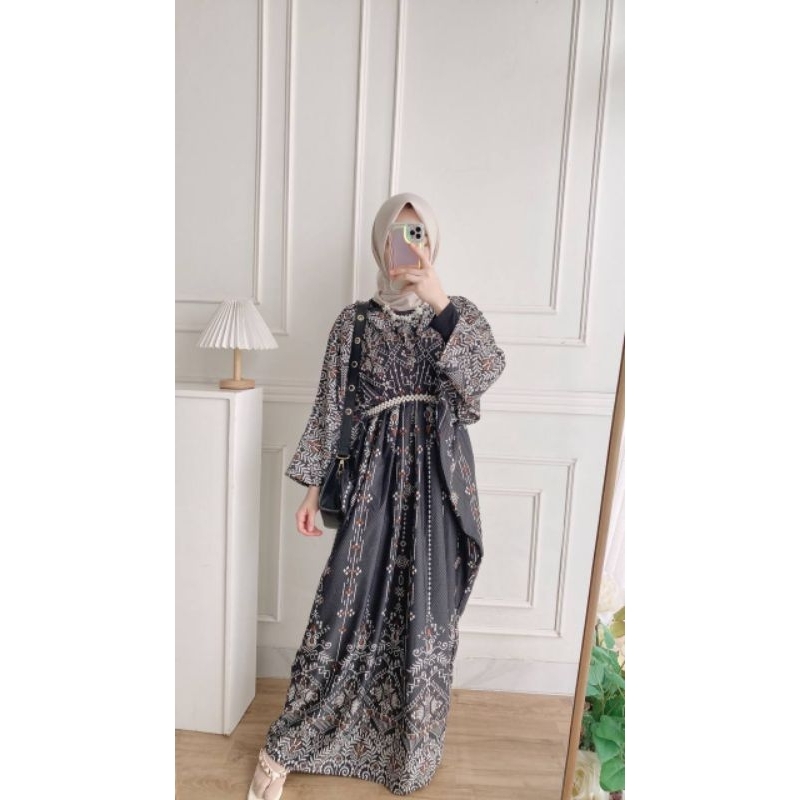 zakia kaftan