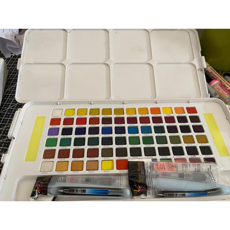 

KOI SAKURA isi 72 Watercolors cat air murah