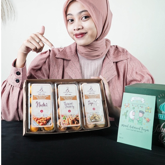 

Hampers Kue Kering Lebaran Premium isi 3 Toples 350 gr 100% Home Made