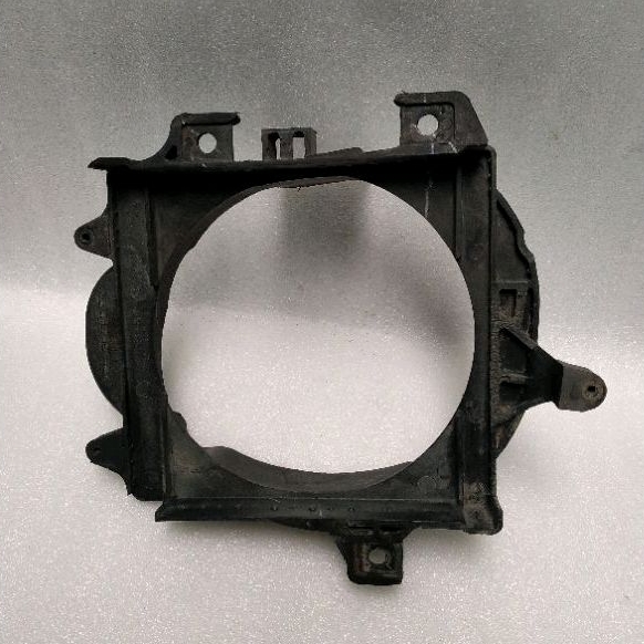 Dudukan radiator cover radiator vario 125 vario 150 original