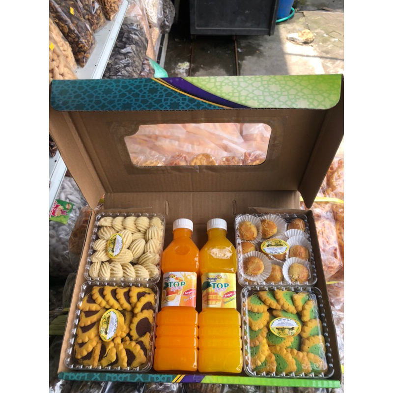 

Hampers / Parcel Lebaran Premium / Safron / Kalista / Kue Kering dan Cokelat Paket