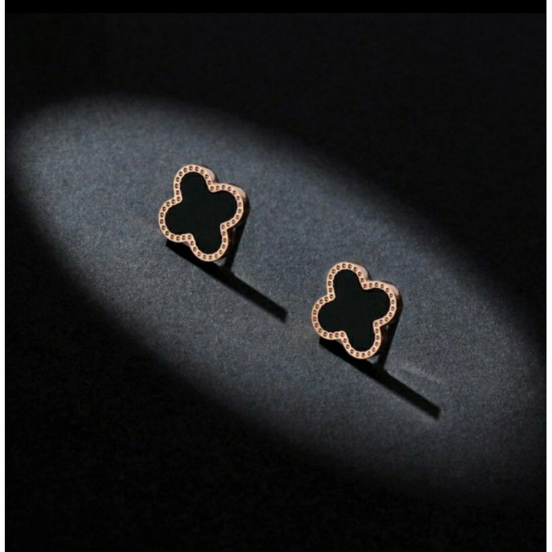 Anting Tusuk Wanita Titanium Clover Fashion Mata Hitam Cantik Dan Simple Titanium N18032302