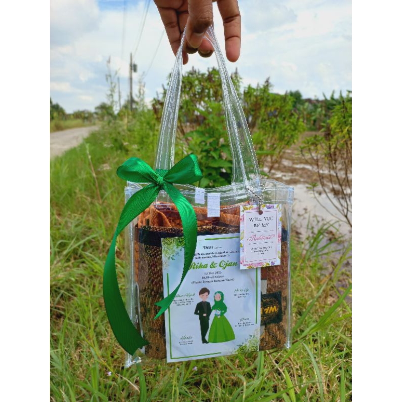 

Tas Souvenir Hajatan 20*10*20 Bahan Merk Mihun