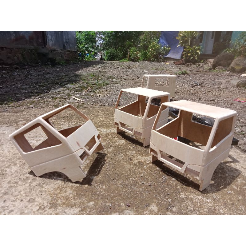 Kabin miniatur truk canter skala 14 (mentahan)