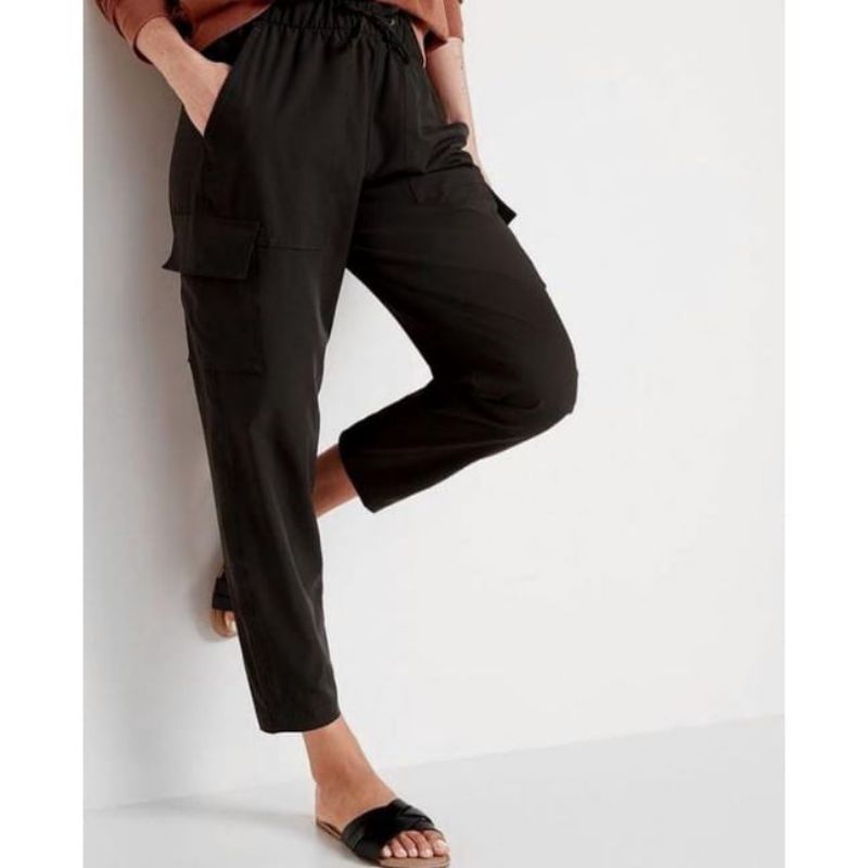 Preloved Celana Cargo Old Navy Wanita