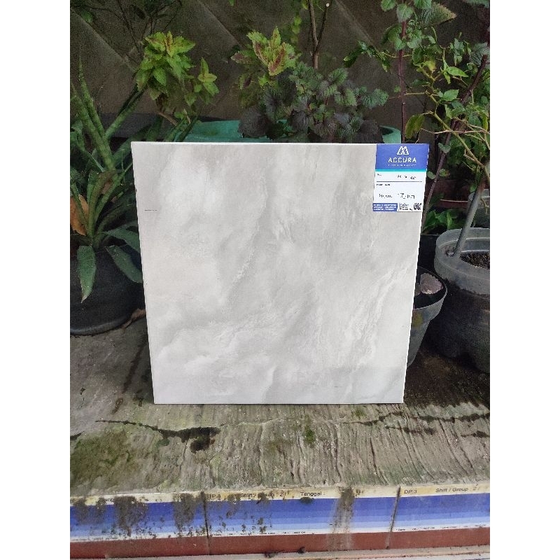 Keramik lantai 40x40 Hestia grey / glossy / mulia accura