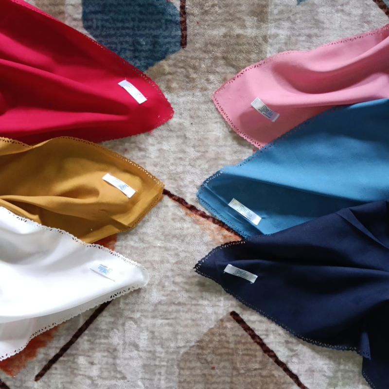 Hijab Segi Empat Laser Cut Motif Kotak Timbul