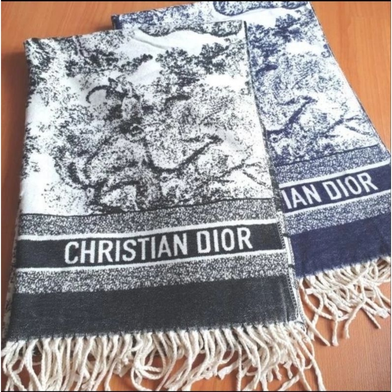 Syal &amp; Selendang Dyor Black Toile de Jouy Tiger Scarf Cashmere Wol