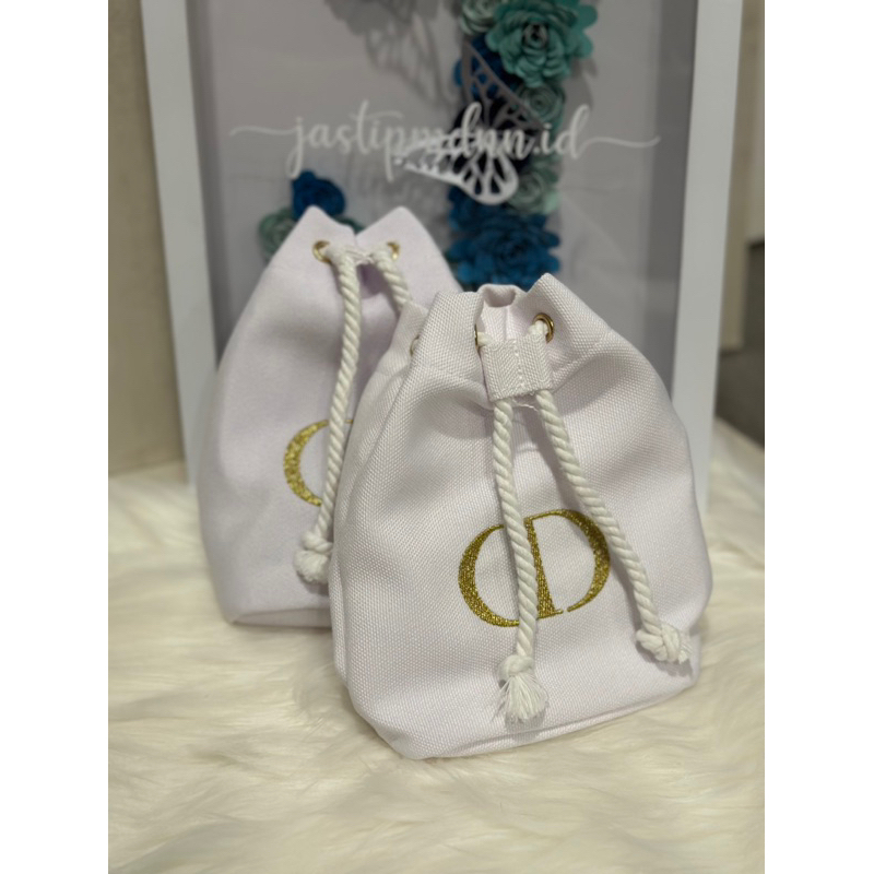 Dior Makeup Pouch white model serut
