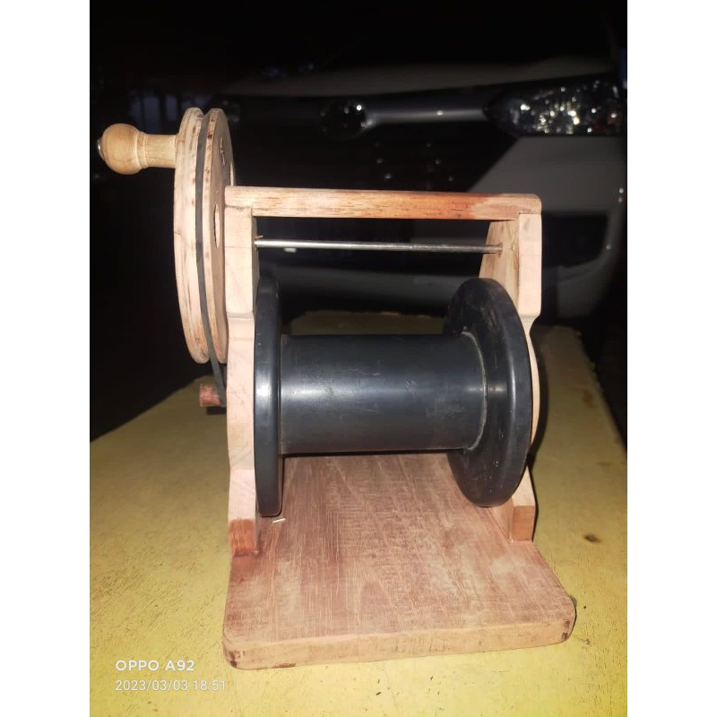 gulungan benang,katrol,layangan